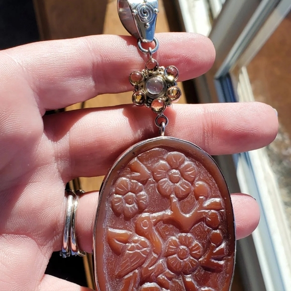 HUGE Sajen carved carnelian/banded agate pendant! This measures about 4 1/4 inch - Picture 8 of 11